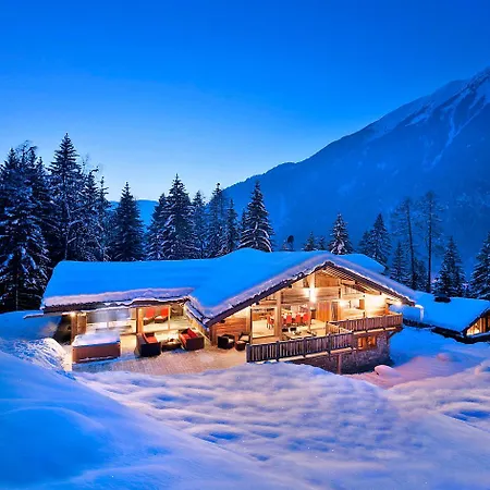 Domek alpejski Les Bossons Chalet Sleeps 10 Pool Wifi *