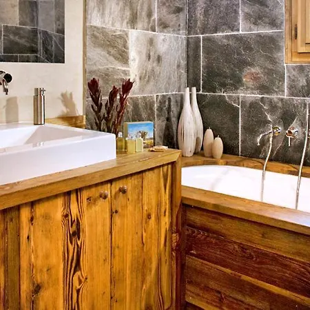 Les Bossons Chalet Sleeps 10 Pool Wifi * Chamonix