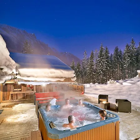Les Bossons Chalet Sleeps 10 Pool Wifi Domek alpejski *