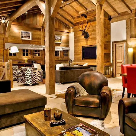 Les Bossons Chalet Sleeps 10 Pool Wifi *